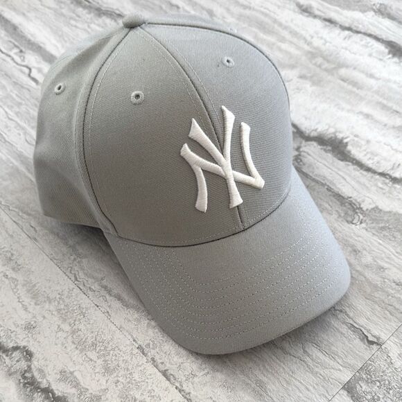 New York YANKEES Hat - Picture 3 of 6